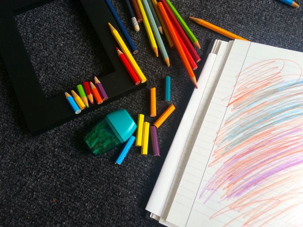 Penshell Frame DIY: Coloured Pencil Picture Frame | Call me Katie