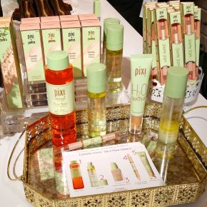 Get Ready to GLOW with Caroline Hirons and Amanda Bell at Pixi on 11 June&nbsp;2015