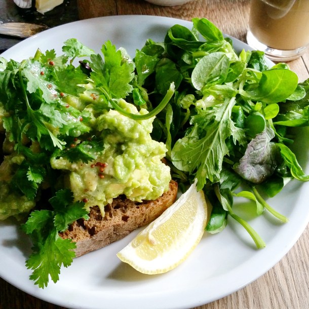 10 Avocado breakfast at Chipps in Berlin