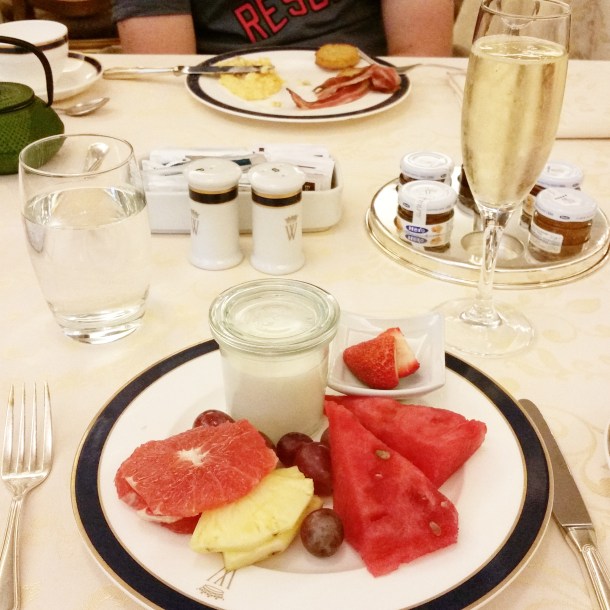1 Cava and fruit breakfast at Hotel Wellington