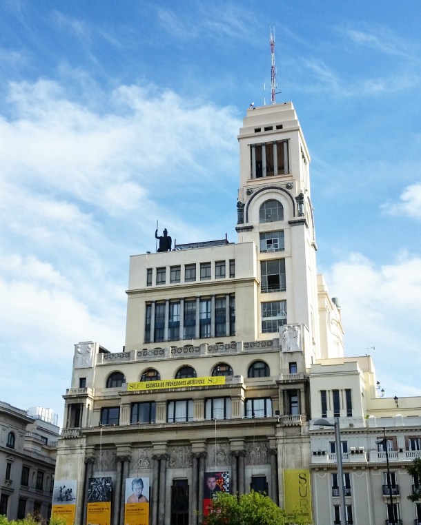 12 Looking up at Círculo de Bellas Artes