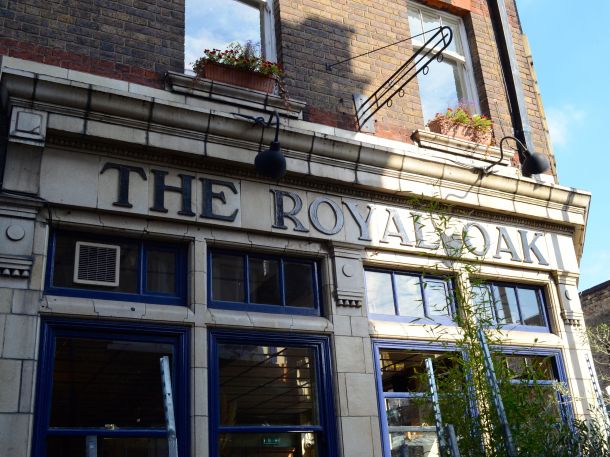 Call Me Katie - Columbia Road Flower Market in East London - 10