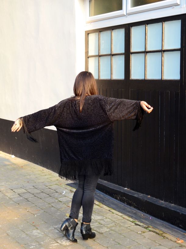 Call Me Katie - What I Wore - AW2015 Black Kimono and ASOS Torque Necklace with V neck - skinny jeans -ankle boots - black kimono - Weekend or Day to Night Look - 09