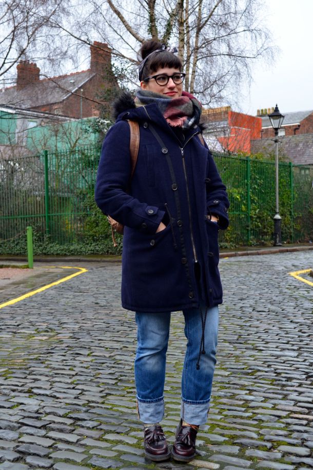Call Me Katie - Wearing boyfriend jeans, flats, cosy knit sweater and a rucksack for a rainy day in Liverpool - 01