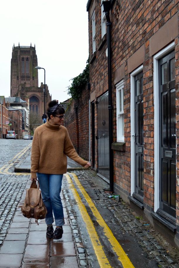 Call Me Katie - Wearing boyfriend jeans, flats, cosy knit sweater and a rucksack for a rainy day in Liverpool - 06