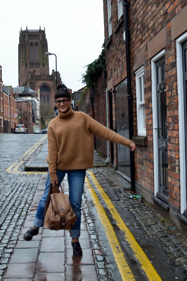 Call Me Katie - Wearing boyfriend jeans, flats, cosy knit sweater and a rucksack for a rainy day in Liverpool - 07