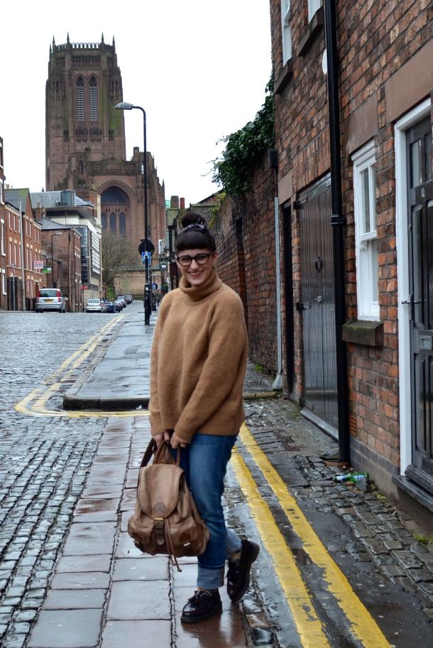 Call Me Katie - Wearing boyfriend jeans, flats, cosy knit sweater and a rucksack for a rainy day in Liverpool - 08