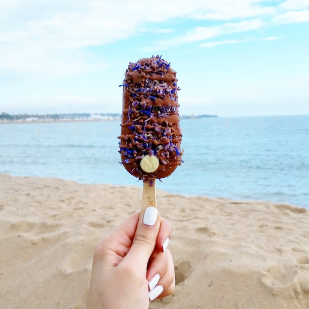 Call Me Katie - Magnum Cannes - on the beach